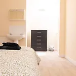 Brookvale Road Guest House Room 7