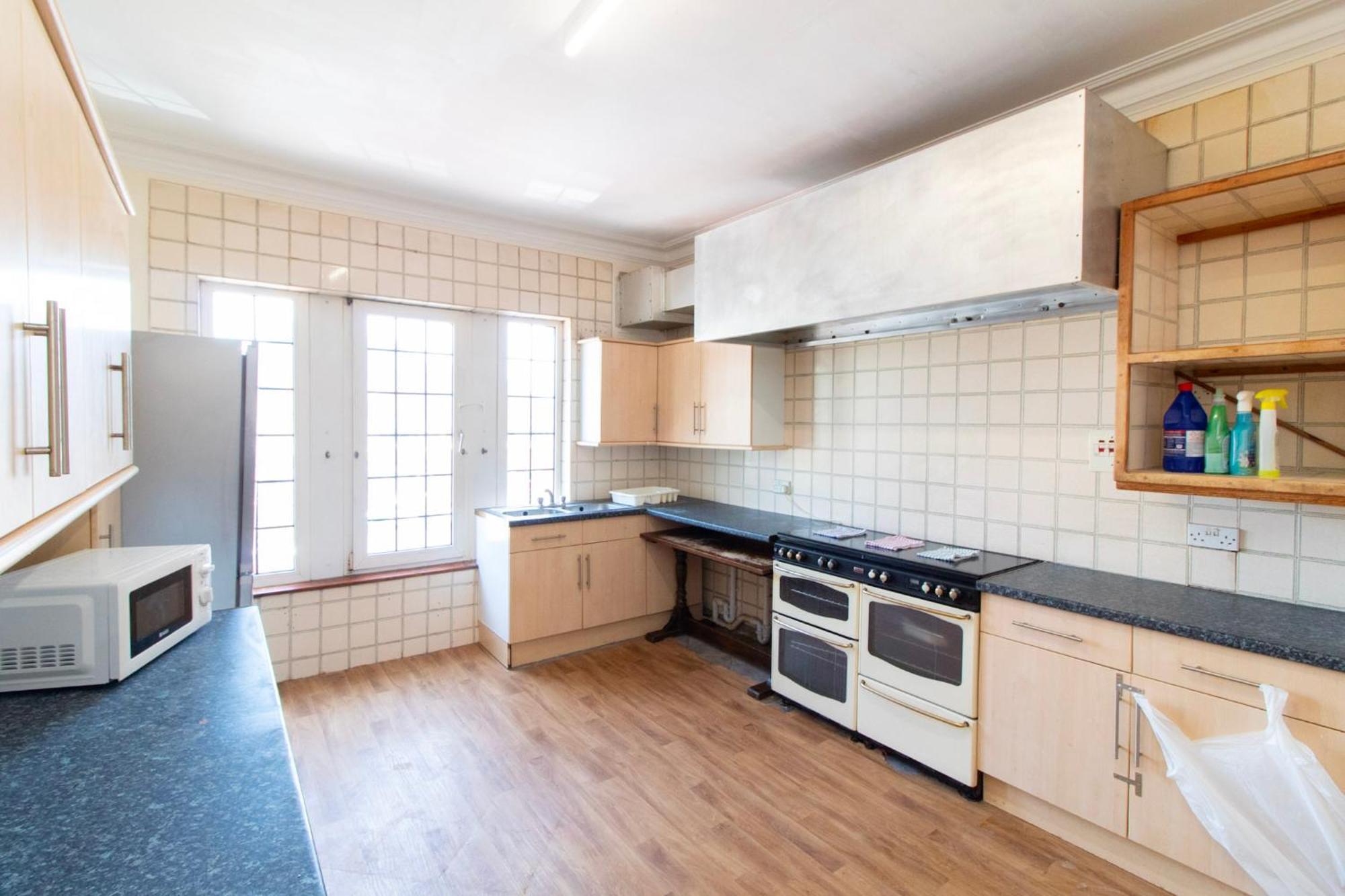 Guest house Brookvale Road 7 *