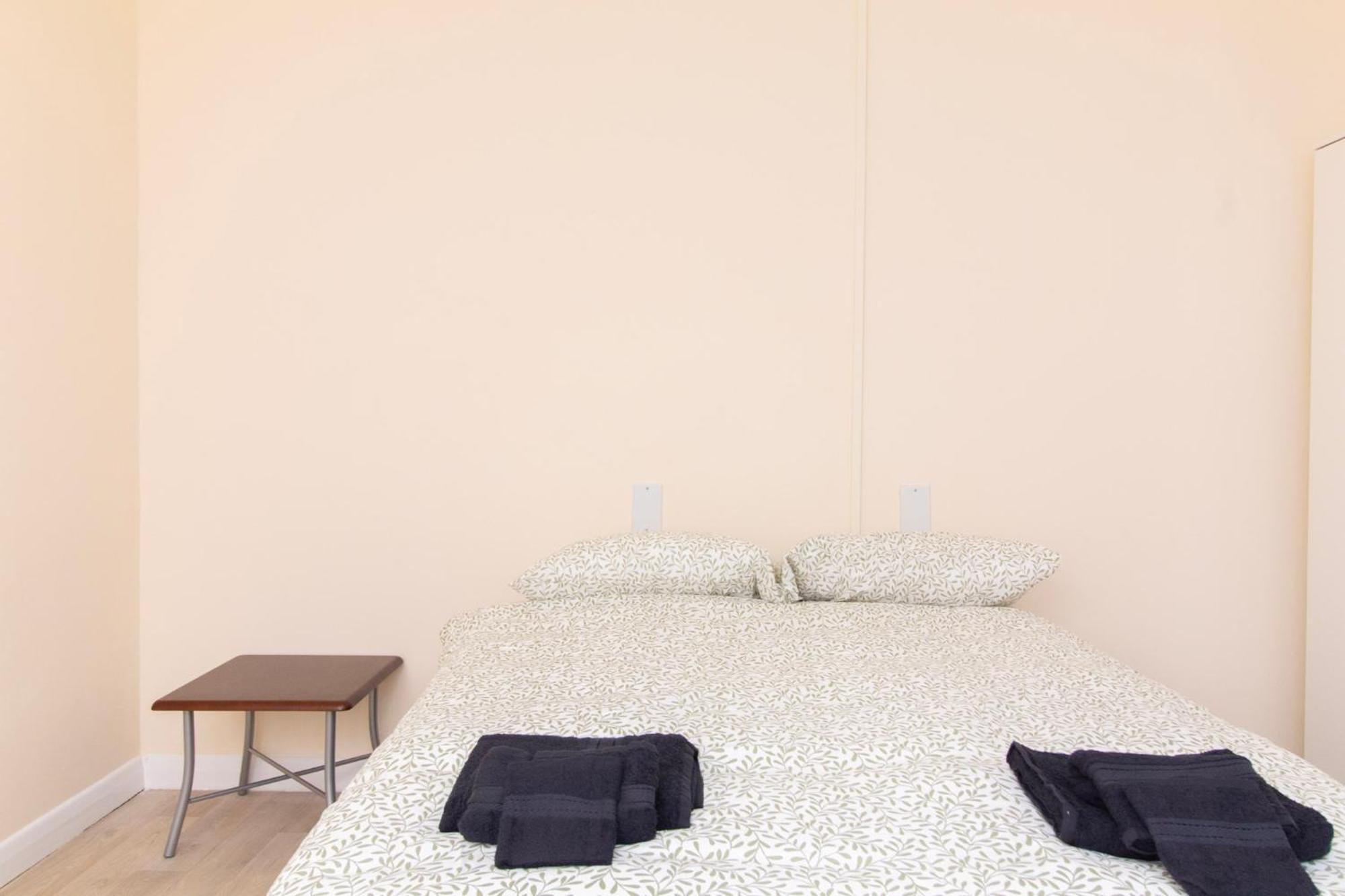 Guest house Brookvale Road 7 *